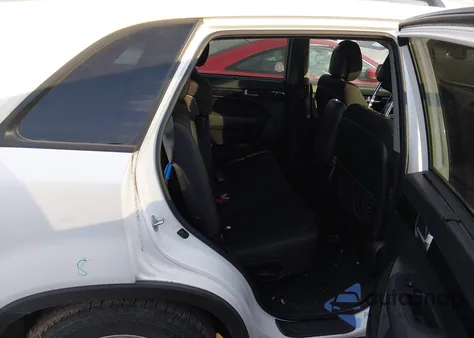 2014 Kia Sorento Lx z USA, uszkodzony, nr VIN 5XYKT3A64EG441426